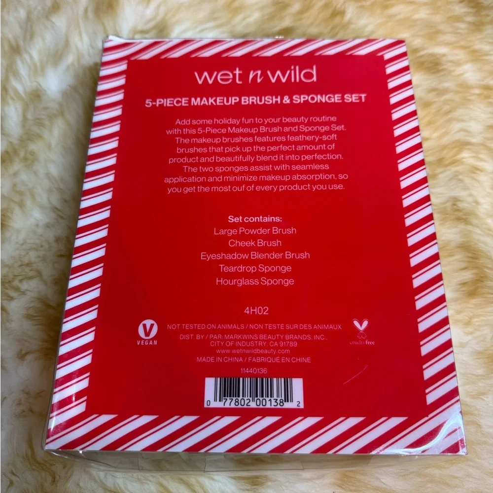 Wet n Wild Holiday 5-Piece‎ Makeup Brush & Sponge Set 🎄